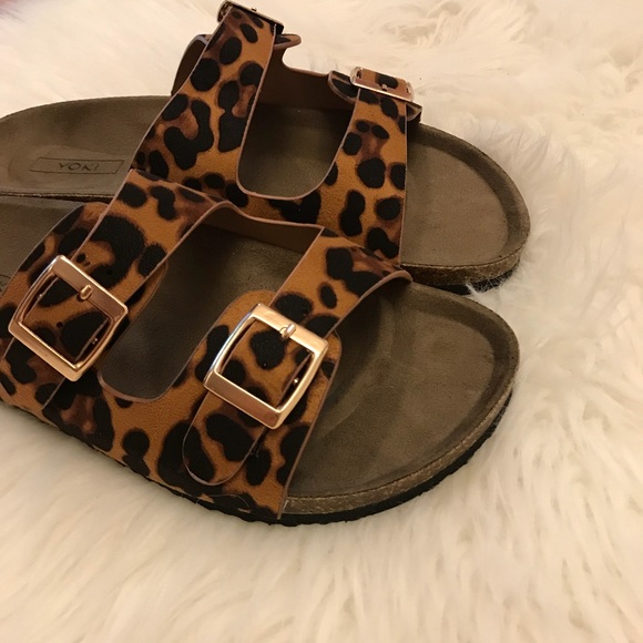 ๐ Leopard Double Buckle Footbed Sandal - Picture 3 of 8